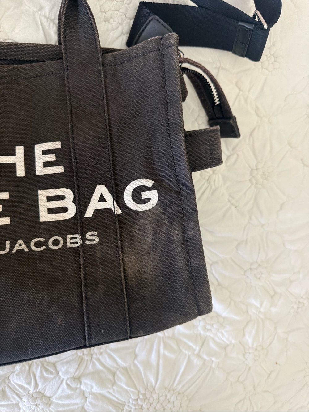 Marc Jacobs The Tote Bag in Black with White Logo - Picture 4 of 11